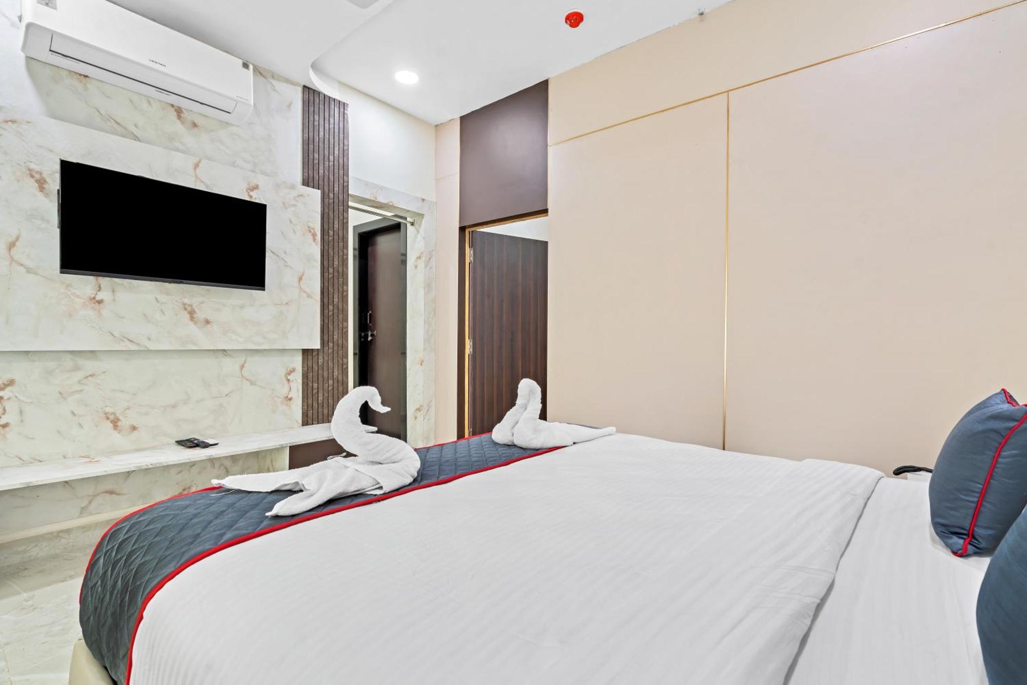 Hotel Sky Land Khammam Buitenkant foto