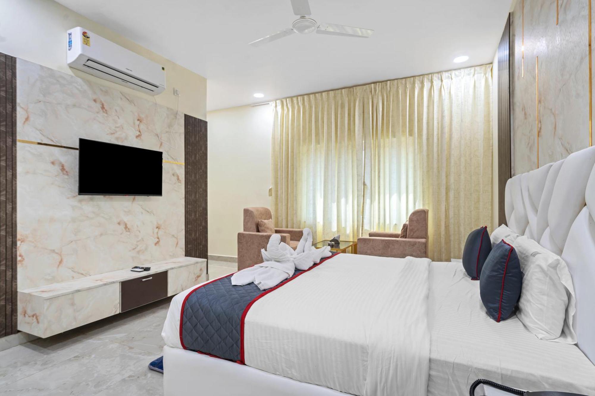 Hotel Sky Land Khammam Buitenkant foto